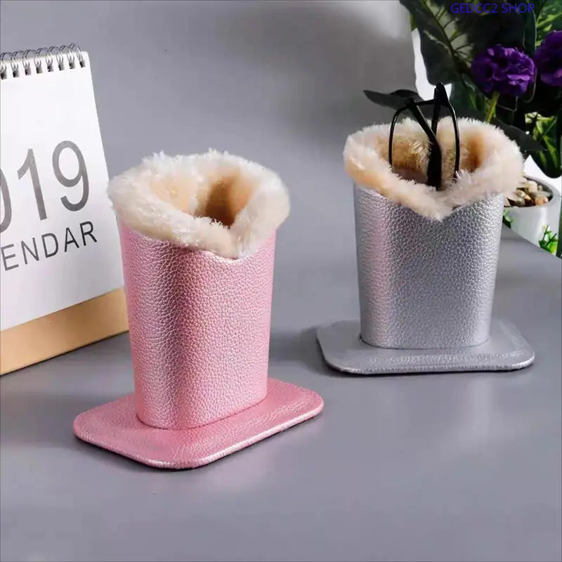 Faux Fur Eyeglass Holder – Soft & Stylish Desk Organizer for Sunglasses, Glasses & Pens – Cute Desktop Storage Stand for Home, Office & Bedroom